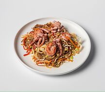 Якисоба с креветками и щупальцами кальмара 