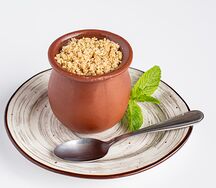 Мацони с медом и орехами