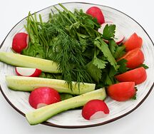 Ассорти из свежих овощей и зелени