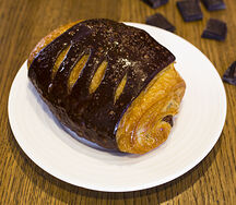 Круассан с шоколадом