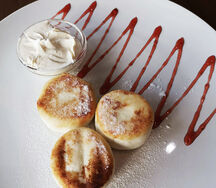 Сырники со сметаной