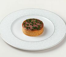 Тарталетка с паштетом из индейки