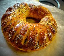 Булочка с маком