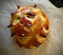 Булочка с яблоком
