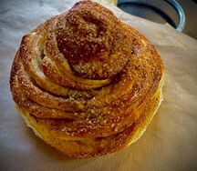 Булочка с корицей