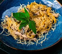 Феттуччине с курицей и грибами