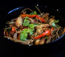 Лапша якисоба с курицей