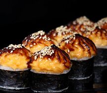 Ролл запечённый с лососем
