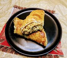 Рулет с курицей, картофелем и грибами 