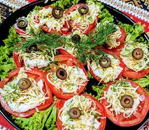 Помидор с сыром и чесноком