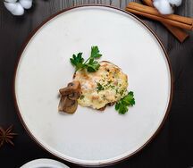 Отбивная с грибами куриная
