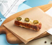 Крендель дог Биф с сыром и халапеньо