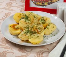 Картофель отварной с зелёнью