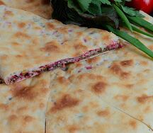 Пирог с листьями свеклы, зеленью и осетинским сыром