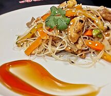 Фунчоза с курицей и овощами