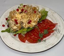 Курочка в панировке с сыром и томатами