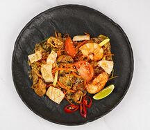 Рис с морепродуктами в соусах устричный и терияки