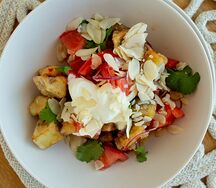 Теплый салат со страчетеллой и баклажанами