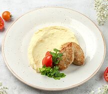 Котлетки куриные с картофельным пюре