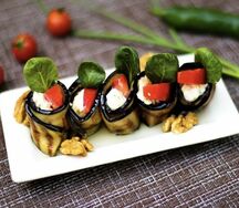 Баклажанные рулетики