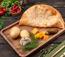 Чебурек с картошкой, сыром и грибами 