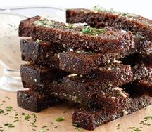Гренки чесночные с чесночным соусом