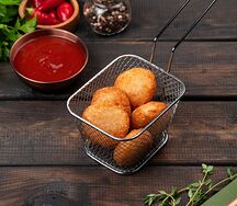 Сырные шарики L с соусом