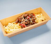 Лапша с курицей и овощами