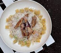Теплый салат с курицей 