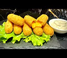 Сырные палочки и соус кайсен