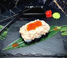 Тёплый ролл с икрой