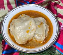Манты с говядиной и бульоном
