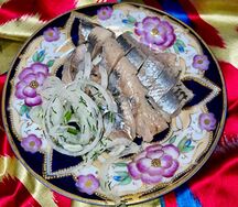Сельдь с луком и маслом