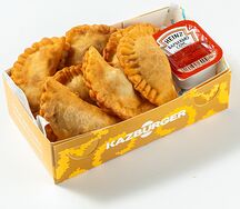 Мини-чебуреки с соусом