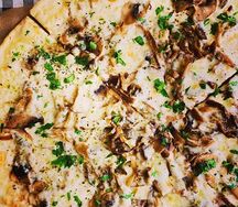 Пицца с курицей и грибами