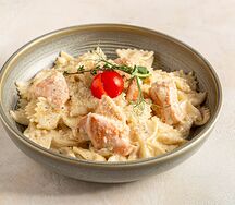 Фарфалле с семгой