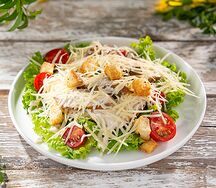 Салат Цезарь с курицей