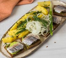 Черноморская Сельдь на тостах с картофелем
