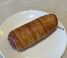 Куриная сосиска в тесте
