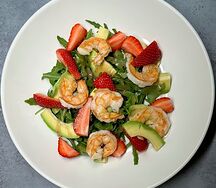 Салат с рукколой и креветками