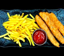 Картофель фри с наггетсами  