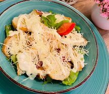 Салат Цезарь с креветками