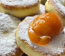 Сырники домашние с абрикосовым джемом
