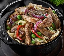 Лапша с говядиной и шампиньонами