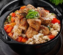 Тяхан с куриной грудкой и овощами
