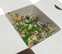 Вок с курицей в сливках 