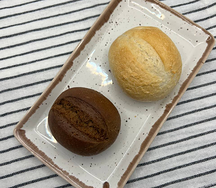 Булочка ржаная и пшеничная