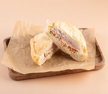 Чиабатта с ветчиной и медово-горчичным соусом