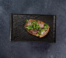 Брускетта с ростбифом