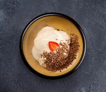 Сметанник с сезонными ягодами